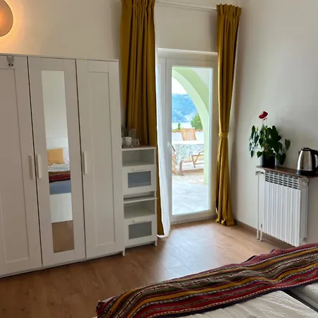 Ostanak kod kuće Lotus *