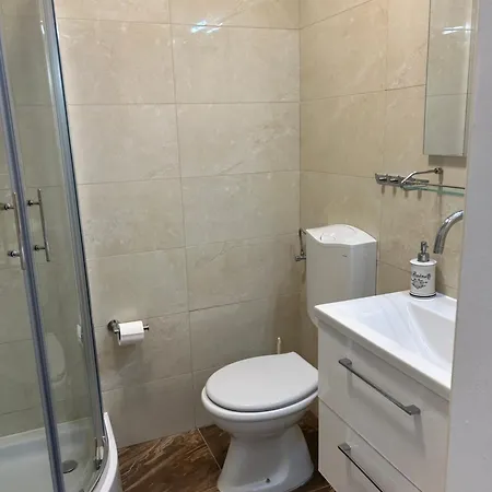 Ostanak kod kuće Lotus